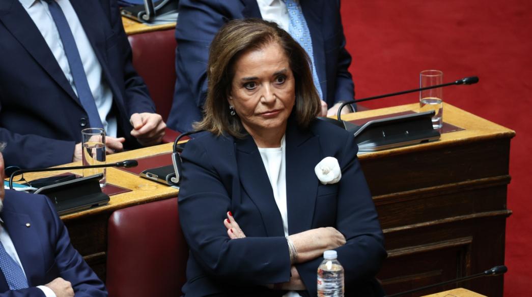 Ντόρα Μπακογιάννη στη Βουλή