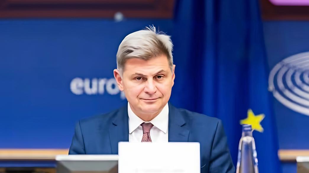 Νικόλαος Φαραντούρης