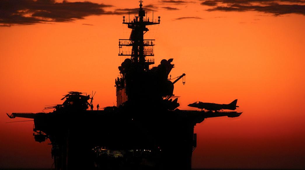 uss tripoli με πεζοναύτες