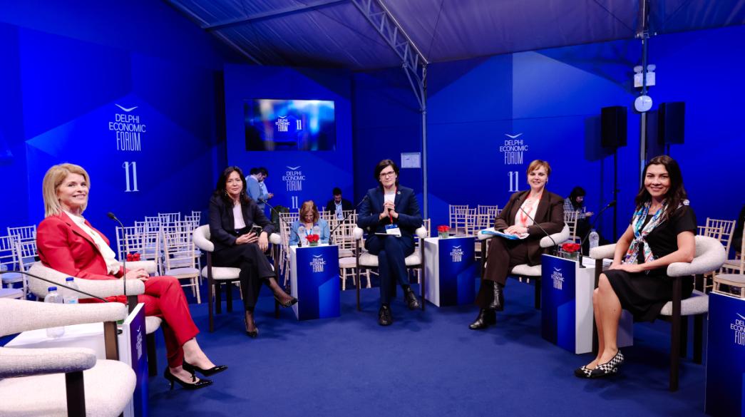 Άτομα στο στο 11ο Οικονομικό Φόρουμ των Δελφών 