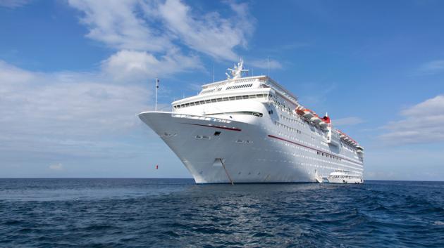 Κρουαζιερόπλοιο στη θάλασσα