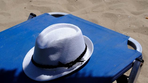 Καπέλο σε παραλία