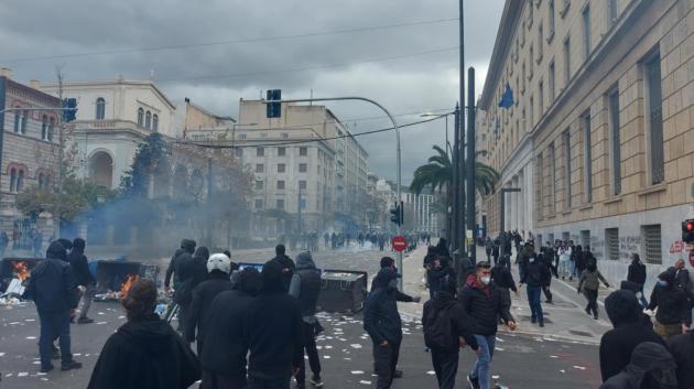 Συγκρούσεις στο Σύνταγμα