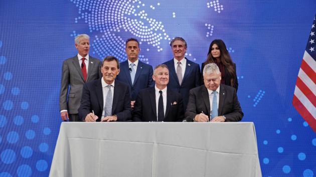 Υπογραφή επιχειρηματικής συμφωνίας