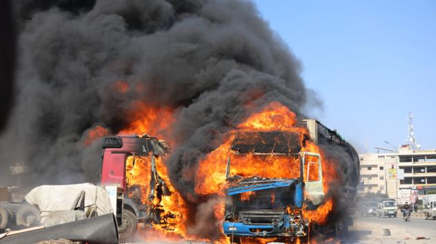 Φλεγόμενα φορτηγά Μέση Ανατολή