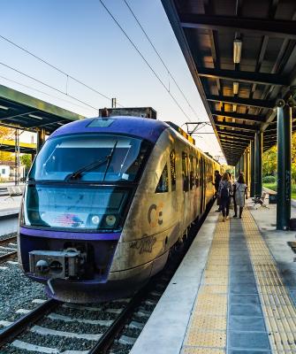 Προαστιακός σιδηρόδρομος τρένο
