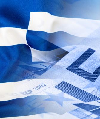 Ελληνική σημαία και ευρώ