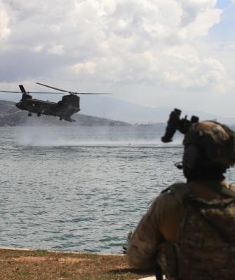 Ελικόπτερο Chinook άσκηση