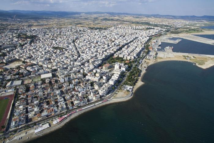 Αλεξανδρούπολη: Σύσταση αποφυγής κυκλοφορίας λόγω αεροψεκασμών για κουνούπια Λιμάνι Αλεξανδρούπολης αεροφωτογραφία