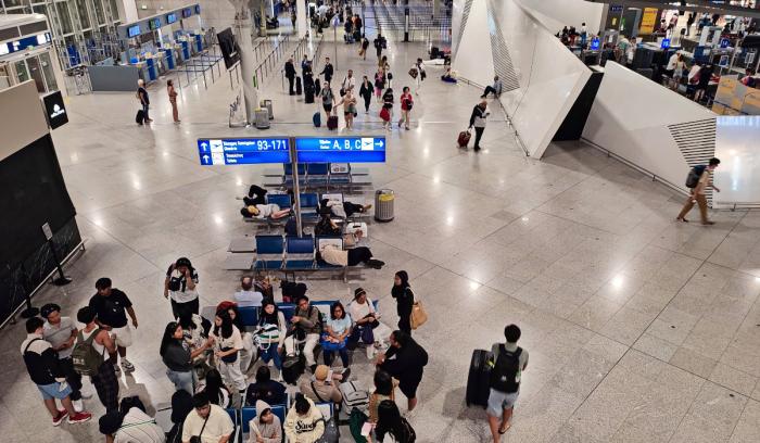 Αεροδρόμιο Ελ. Βενιζέλος με κόσμο Εσωτερικό Ελ. Βενιζέλος