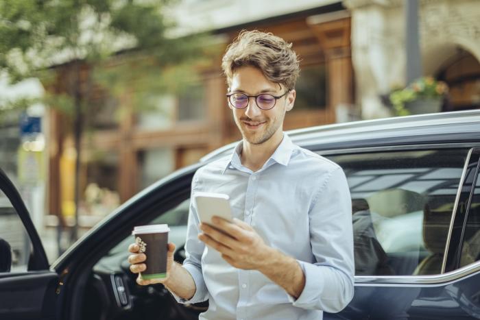 Άντρας στο κινητό