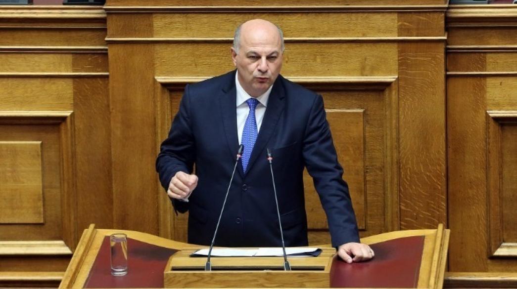 Υπουργός μιλά στη Βουλή