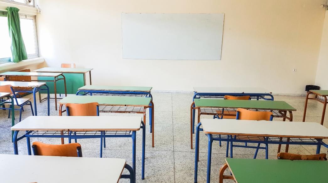 Άδειες σχολικές τάξεις στην Ελλάδα Άδειες σχολικές τάξεις
