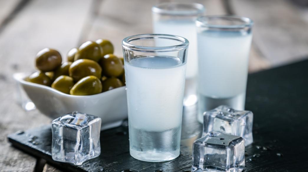 Ποτήρι ούζου με πάγο