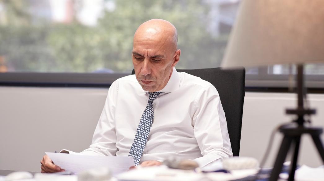 Ιωάννης Μπρατάκος γραφείο