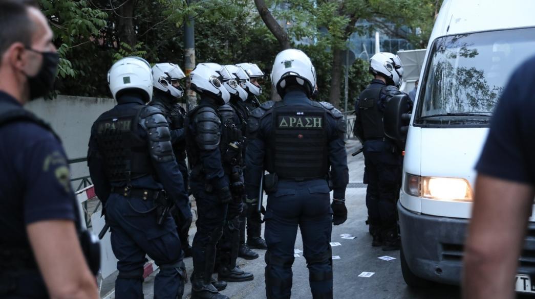 Έλληνες αστυνομικοί επιχειρούν