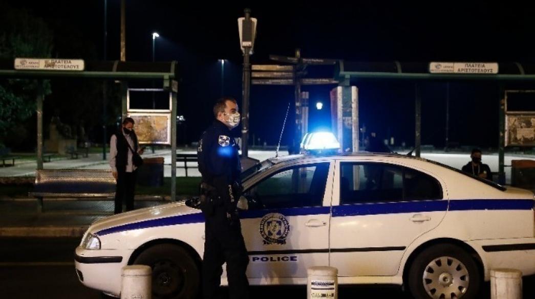Αστυνομικό όχημα νύχτα