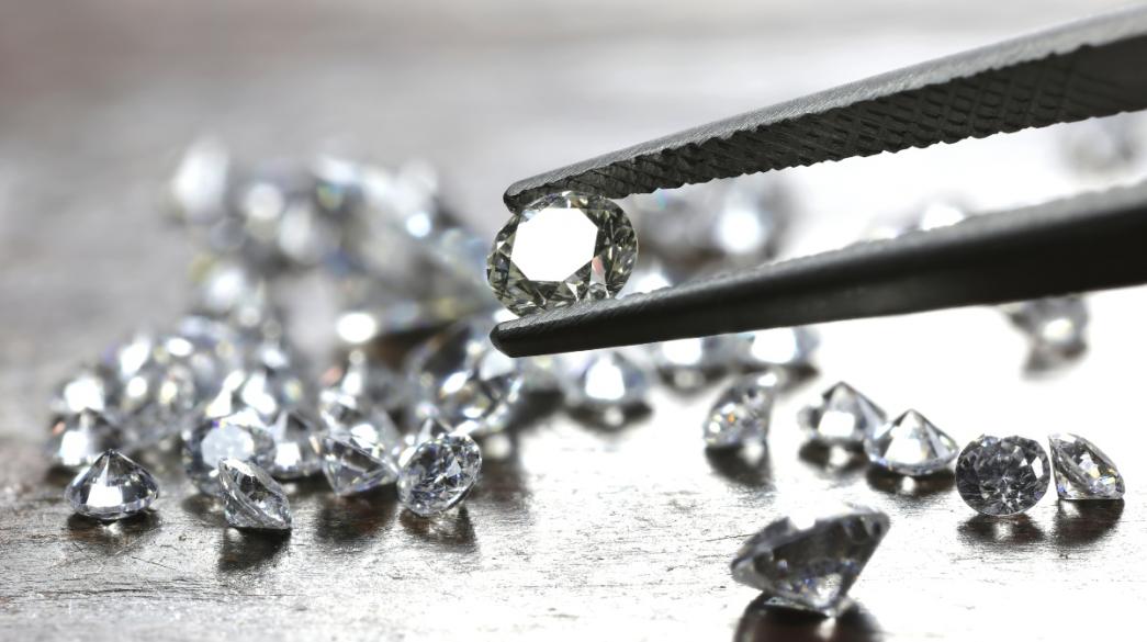 Diamonds-diamantia