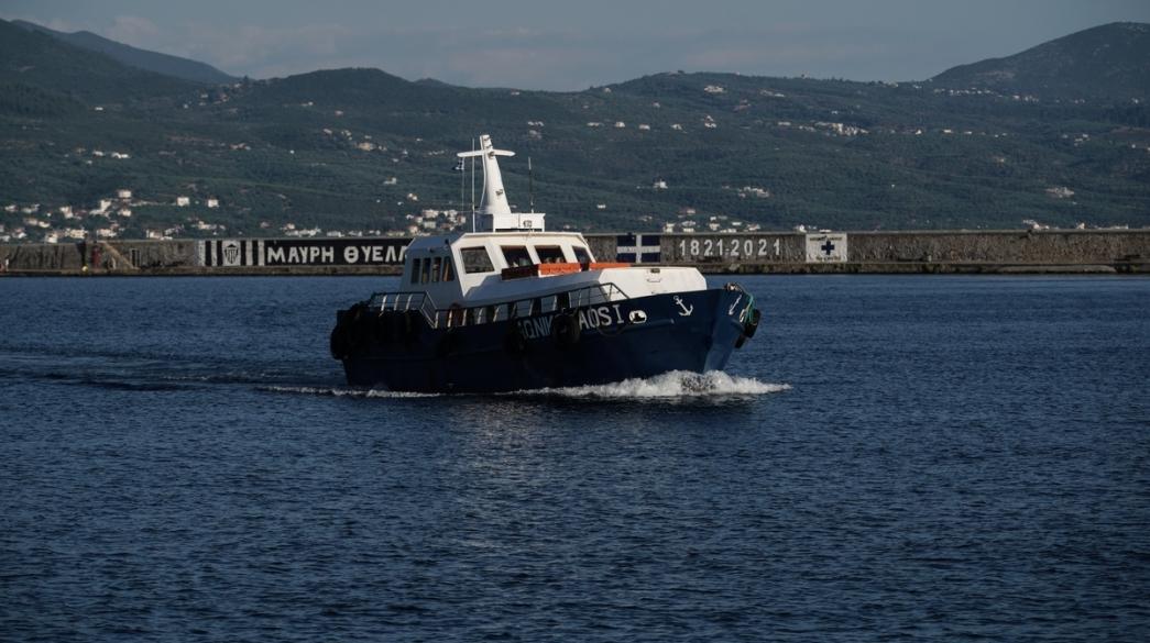 Ρυμουλκό στο λιμάνι