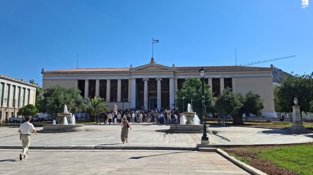 Είσοδος Πανεπιστημίου Αθηνών πλήθος