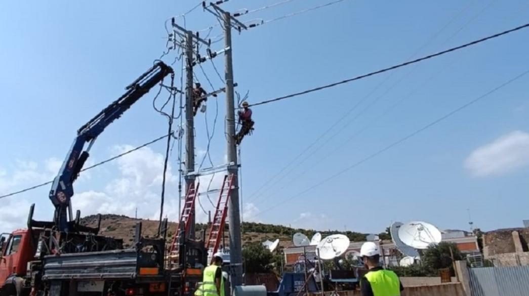 Τεχνικός ΔΕΔΔΗΕ εργάζεται