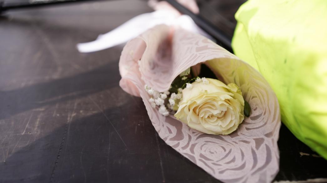 Λευκό τριαντάφυλλο ανθοδέσμη