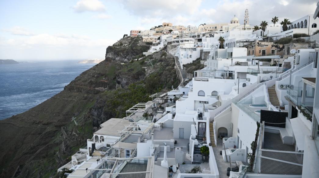 Σαντορίνη θάλασσα βράχια