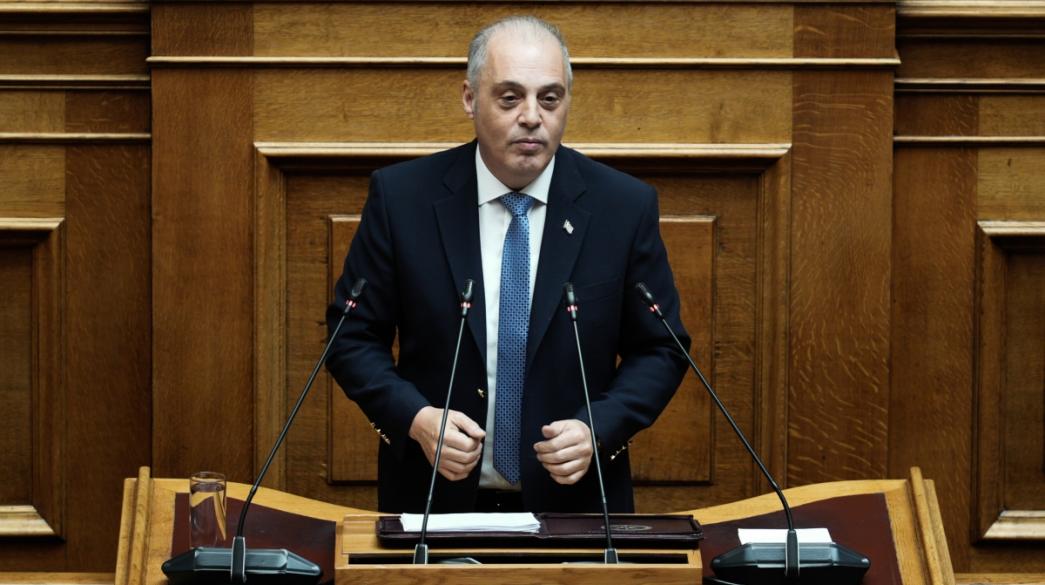 Γιάννης Βελόπουλος στη βουλή