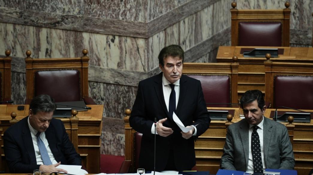 Υπουργός Χρυσοχοΐδης στη Βουλή