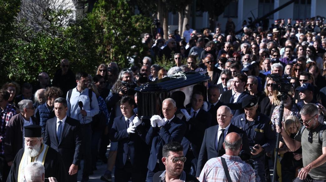 Εξόδιος ακολουθία του σπουδαίου μουσικού και συνθέτη Διονύση Σαββόπουλου Εξόδιος ακολουθία Σαββόπουλου