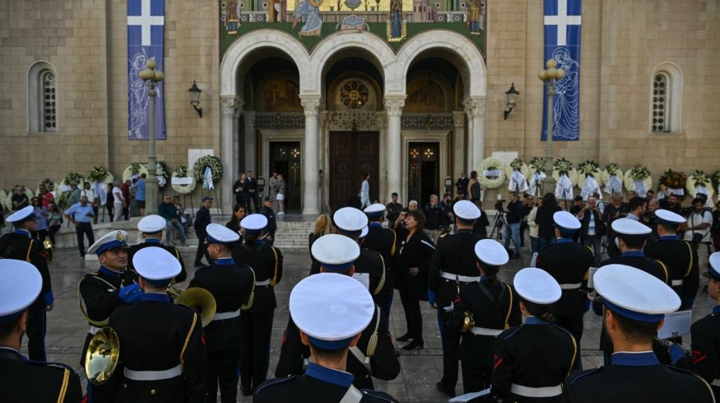 Κηδεία με πλήθος στην Αθήνα Κηδεία πλήθος Αθήνα