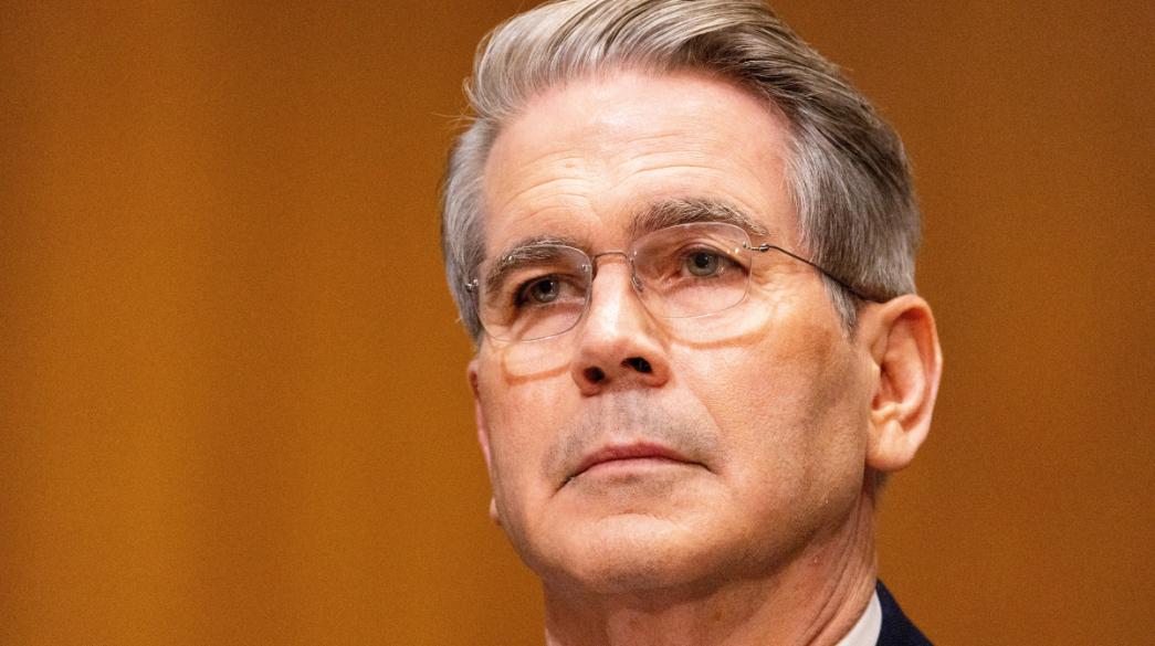 Σκοτ Μπέσεντ σε επίσημη εμφάνιση Σκοτ Μπέσεντ πορτρέτο