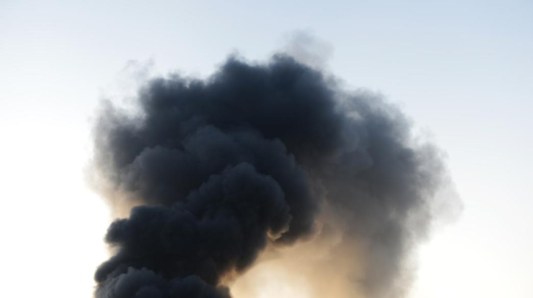 Καπνός από έκρηξη