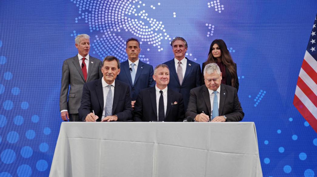 Υπογραφή επιχειρηματικής συμφωνίας