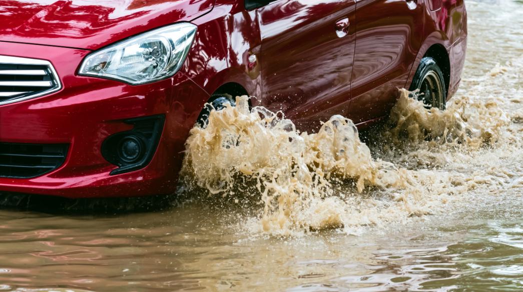 Αμάξι σε πλημμύρα