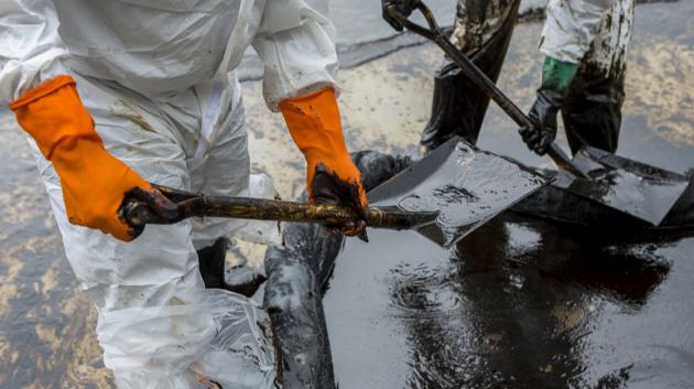 Καθαρισμός πετρελαιοκηλίδας
