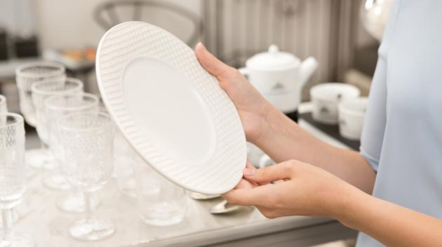 Κεραμικό πιάτο στο σπίτι