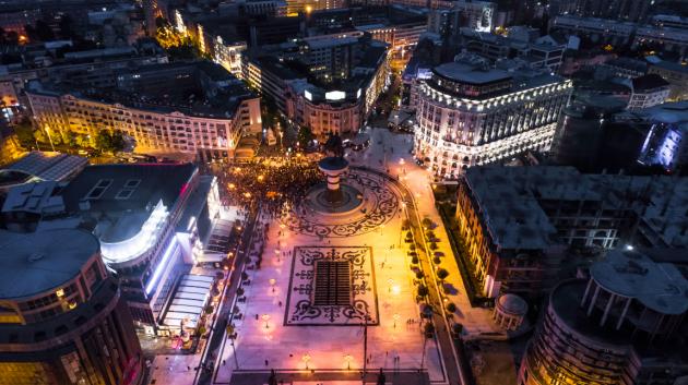 πλατεία Μακεδονίας Σκόπια βράδυ