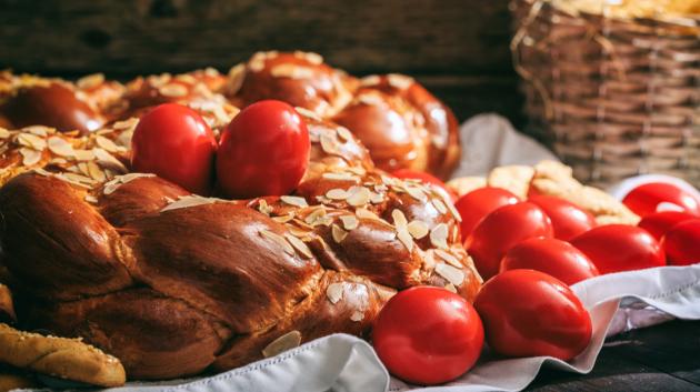 Πασχαλινό τσουρέκι αυγά