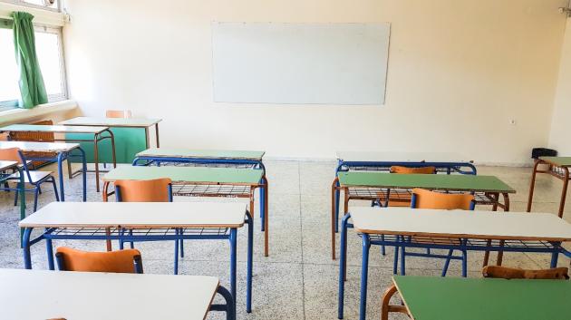 Άδειες σχολικές τάξεις
