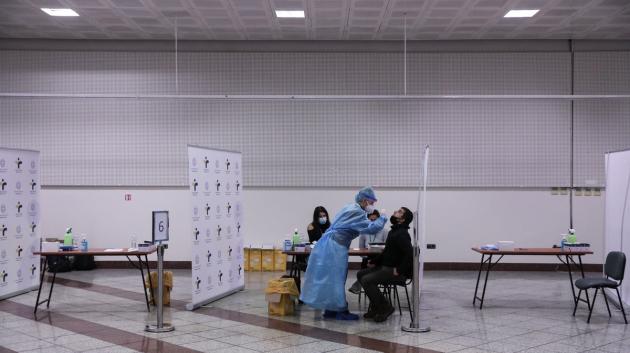 Τεστ κορονοϊού σε αίθουσα