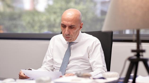 Ιωάννης Μπρατάκος γραφείο