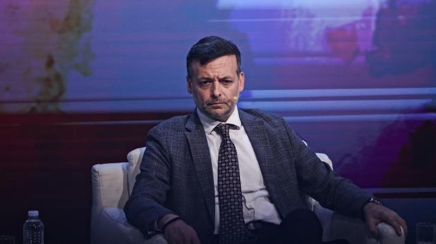 Επιχειρηματίας σε πάνελ συζήτησης