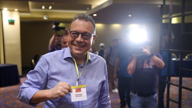 Σωκράτης Φάμελλος χαμογελαστός