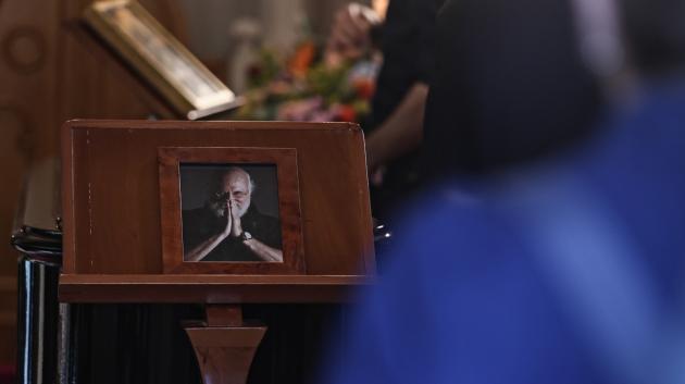 Εξόδιος ακολουθία του μεγάλου μουσικού και συνθέτη Διονύση Σαββόπουλου Σαββόπουλος Εξόδιος Ακολουθία