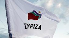 Σημαία ΣΥΡΙΖΑ σε εξωτερικό χώρο