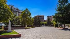 Real Estate, Ακίνητα