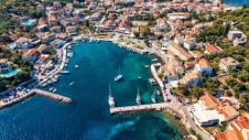 Κασσιόπη αεροφωτογραφία λιμάνι