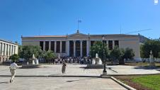 Είσοδος Πανεπιστημίου Αθηνών πλήθος