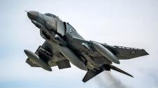 businessdaily-F-4 PHANTOM